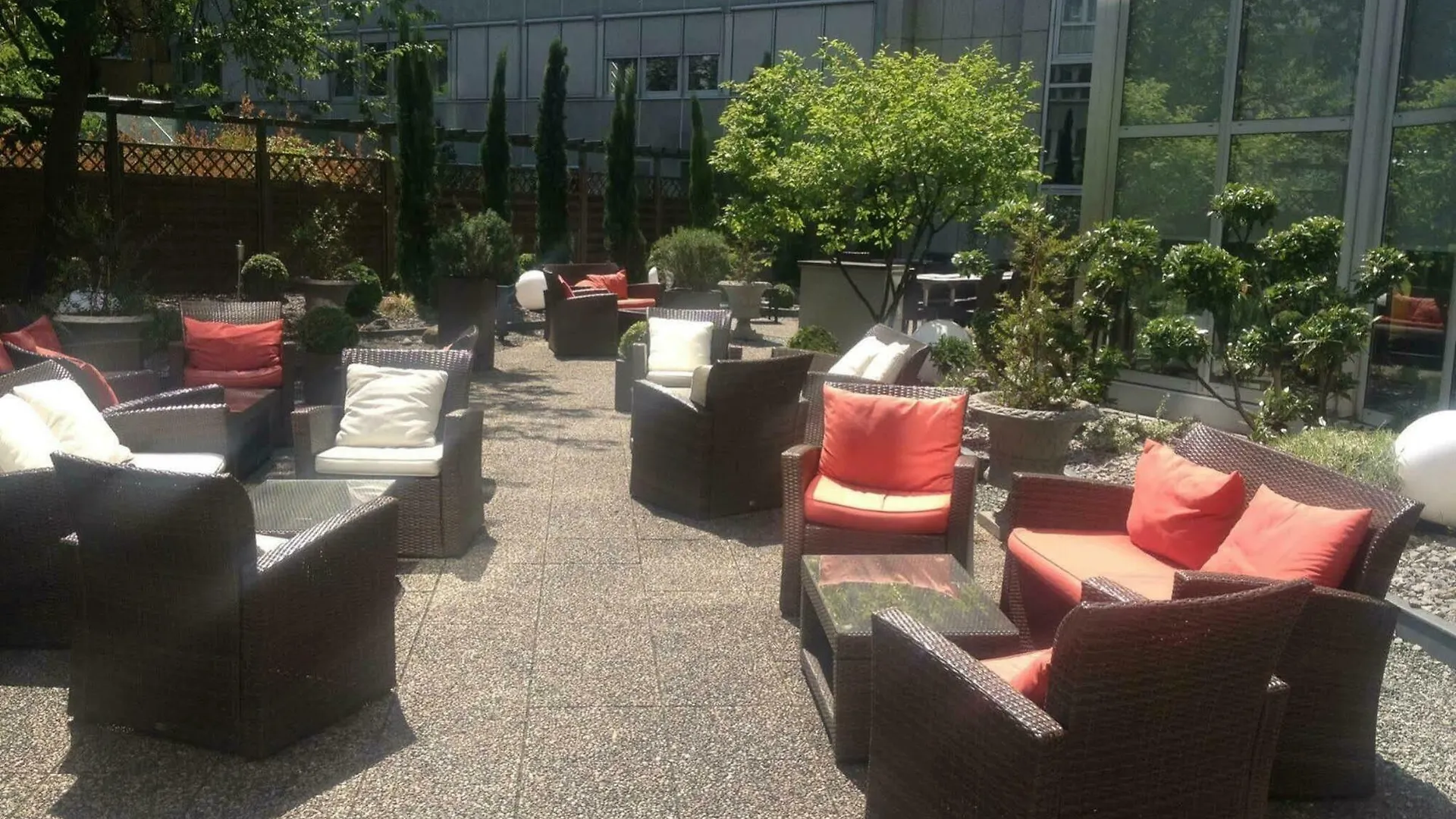 Renaissance Duesseldorf Hotel 4*, דיסלדורף
